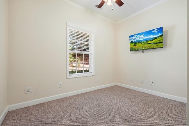Building Photo - 3888 Fairhill Point