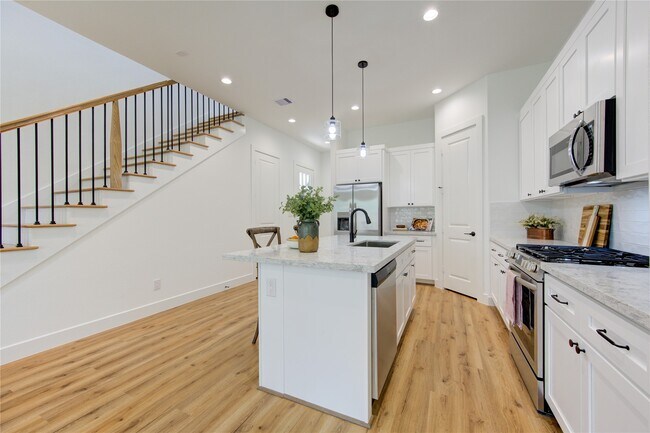 Building Photo - 2708 Noble St