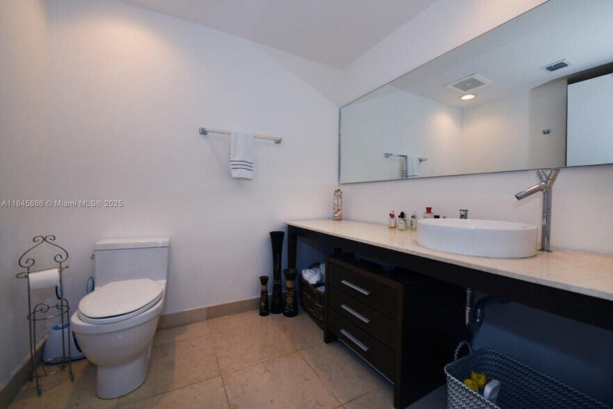 Building Photo - 465 Brickell Ave