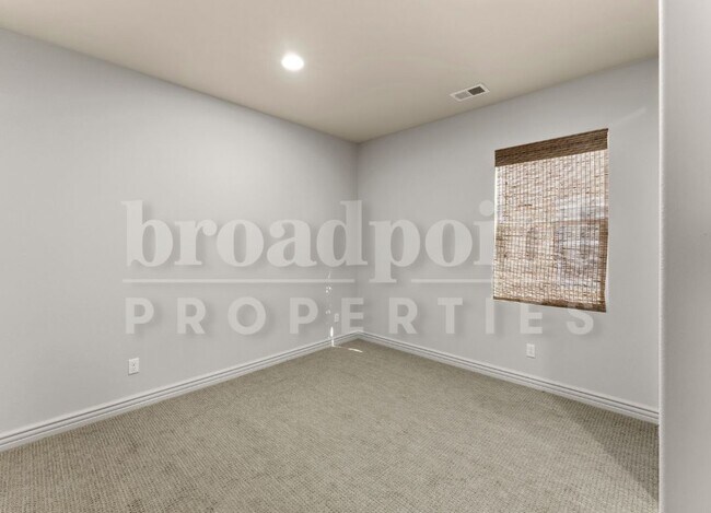 Building Photo - 1672 N Las Flores Dr