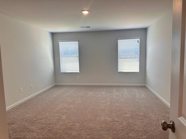 Building Photo - 121 Founders Dr