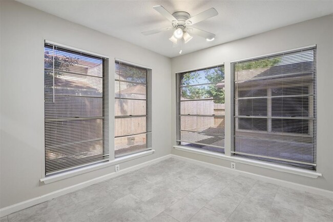 Building Photo - 10831 Sugar Hill Dr