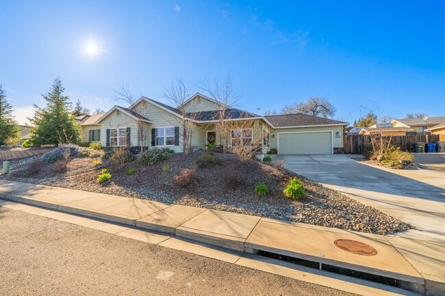 Primary Photo - 3-bedroom, 2-bathroom home in great neighb...