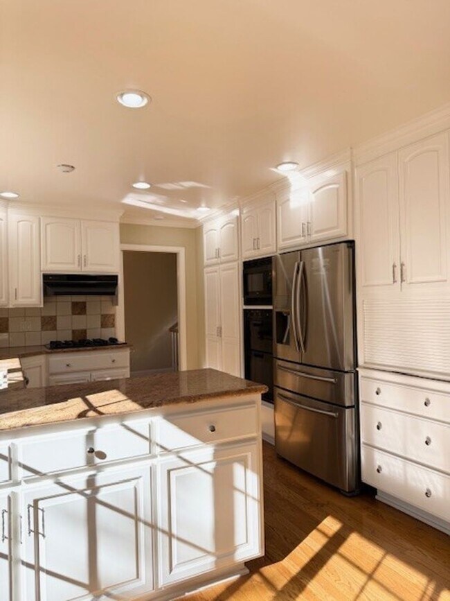 Building Photo - Beautiful 4 Bedroom 2.5 Bath Home in Montevideo Community