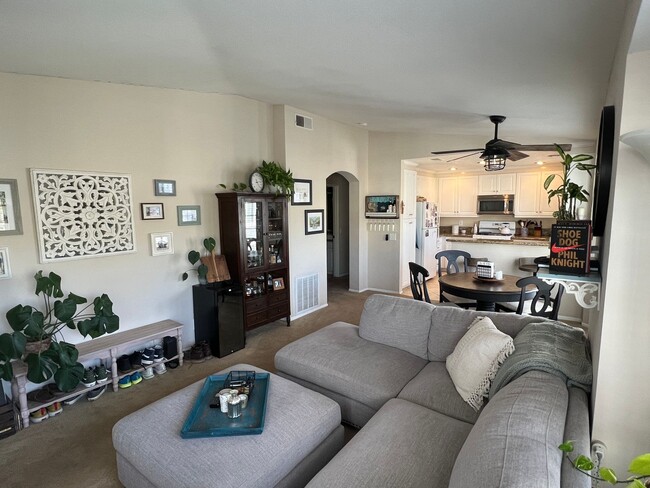 Building Photo - Charming 2-Bed, 2-Bath Condo in Aliso Viej...