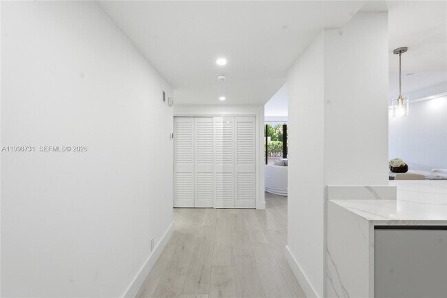 Building Photo - 251 Crandon Blvd