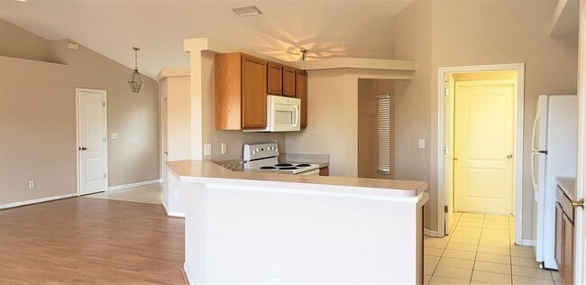 Building Photo - ~ 3/2 ~ Louisa Pointe ~ Crenshaw Circle ~ Quiet Neighborhood & NO Rear Neighbors!!!!