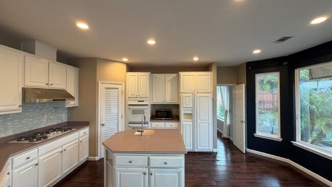 Building Photo - Concord! Beautiful Crystal Ranch home, 5 bedroom 3.5 baths, 3200 sq ft.