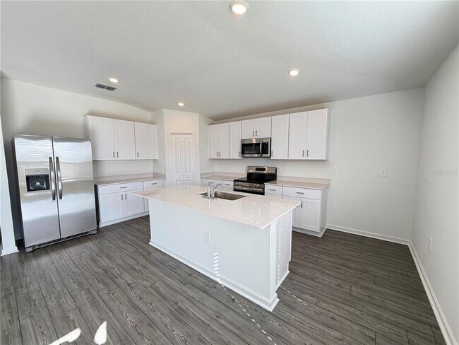 Building Photo - 4212 SW 82nd Ln