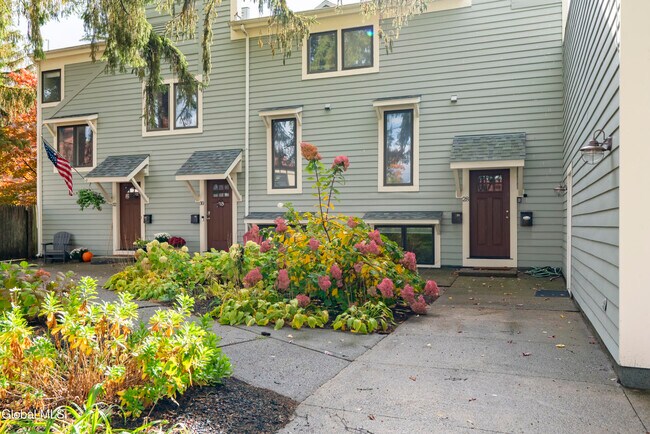 Primary Photo - 28 White St