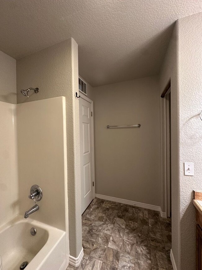 Building Photo - 245 NW Tumalo Ave