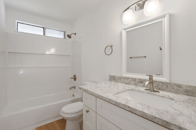 Building Photo - 1305 Sylvan Meadows Dr