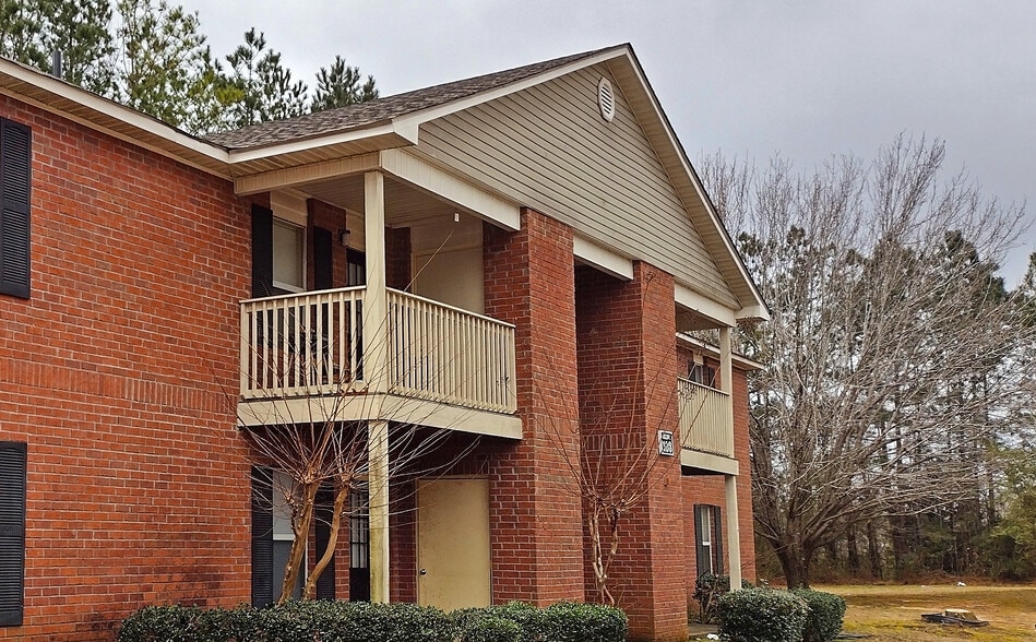 Rock Pointe Exterior - Rock Pointe Apartments