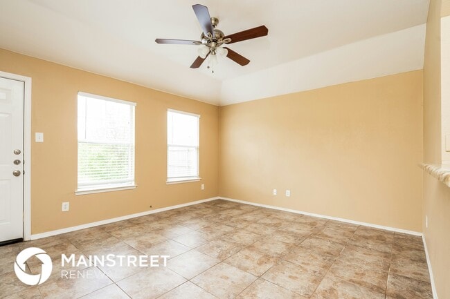 Building Photo - 1611 Emily Ln