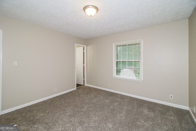 Building Photo - 1489 George Dr SE