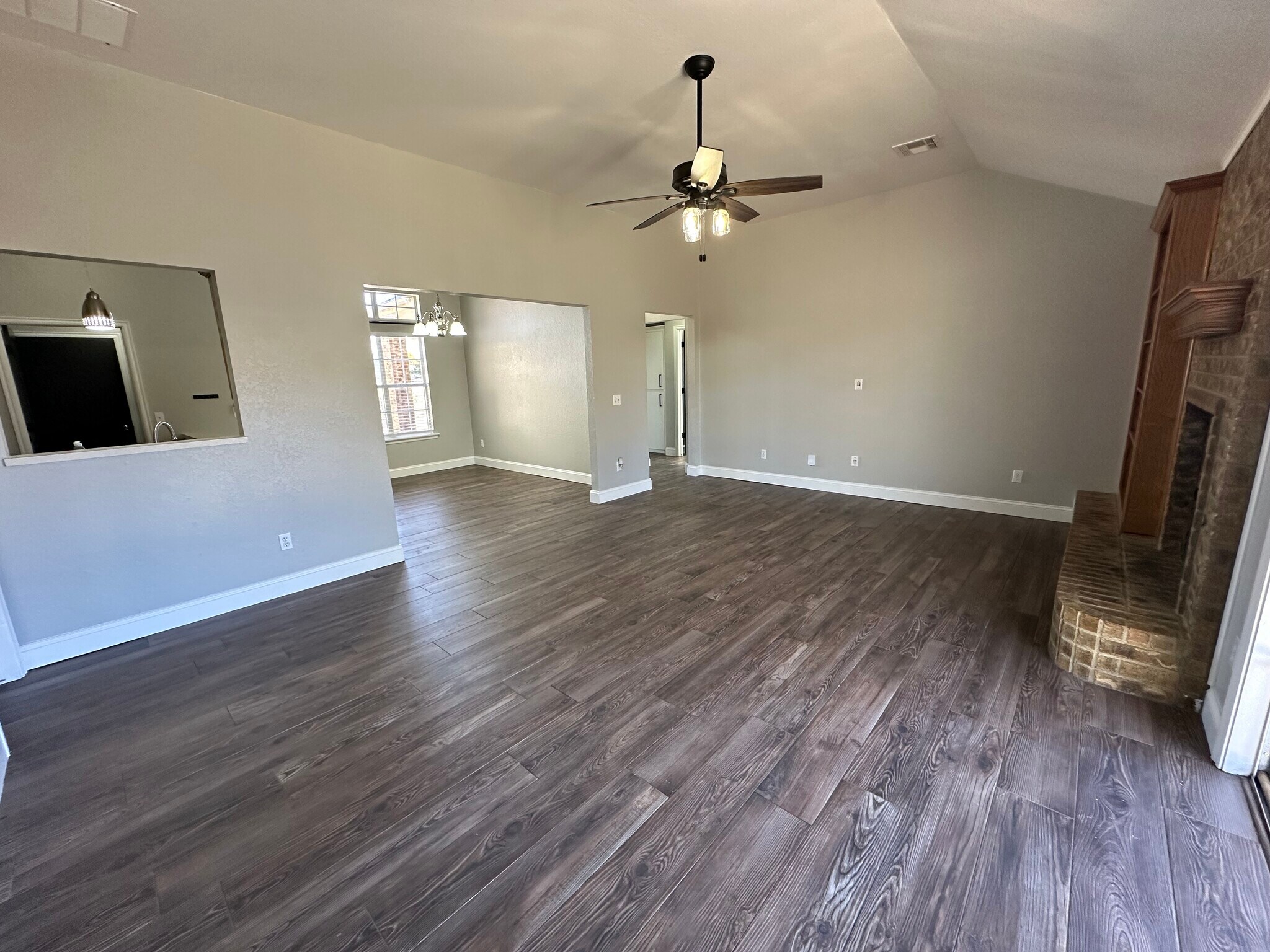 Building Photo - 13 Woodgate Dr