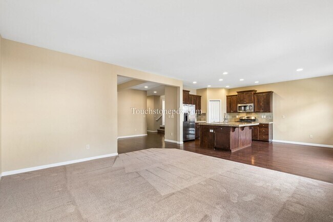 Building Photo - Spacious 4 BR 2.5 BA Home in Damascus