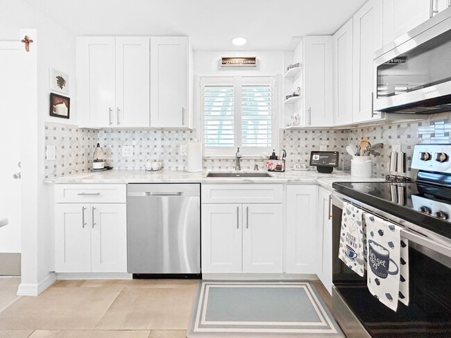Building Photo - 4775 Cove Cir