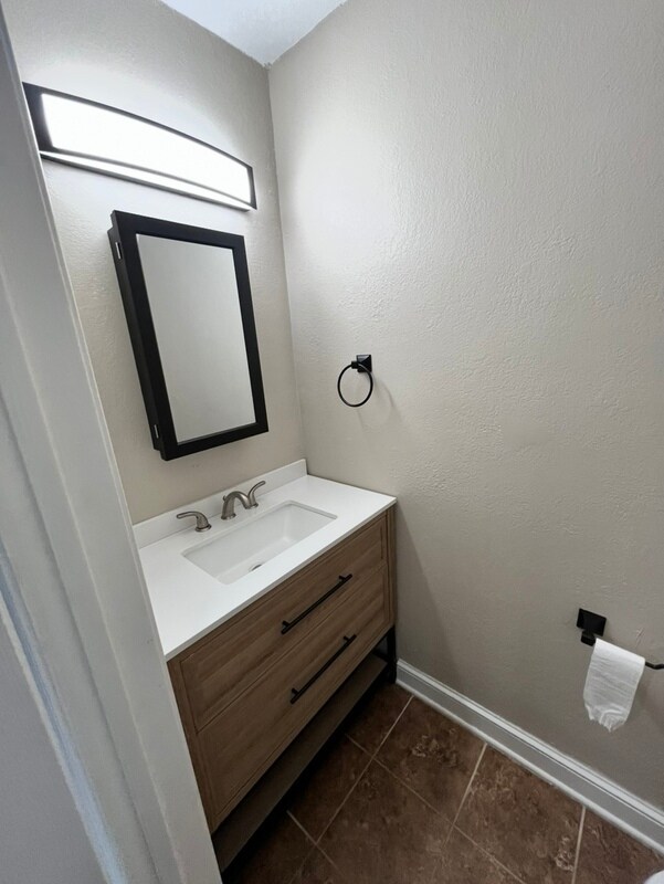 Building Photo - 1528 Jameson Dr