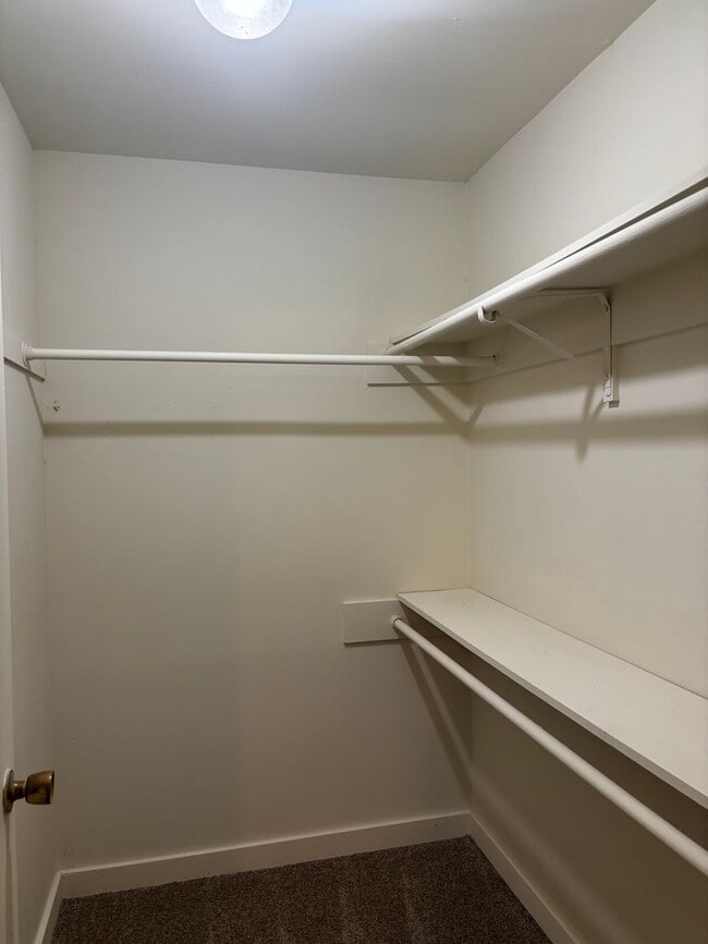 Building Photo - 3 Bedroom 2 Bath