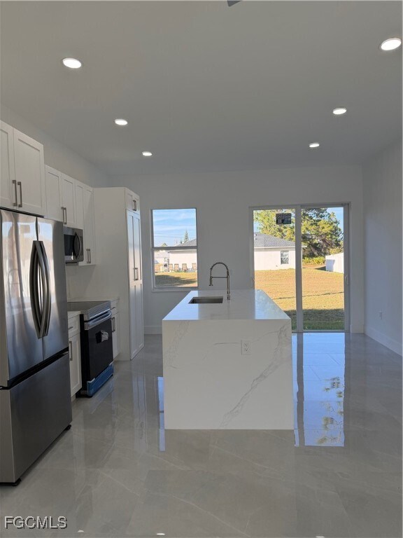 Building Photo - 1037 Macy St E