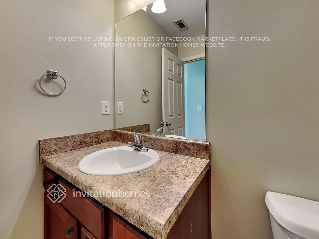 Building Photo - 2420 Freemont St