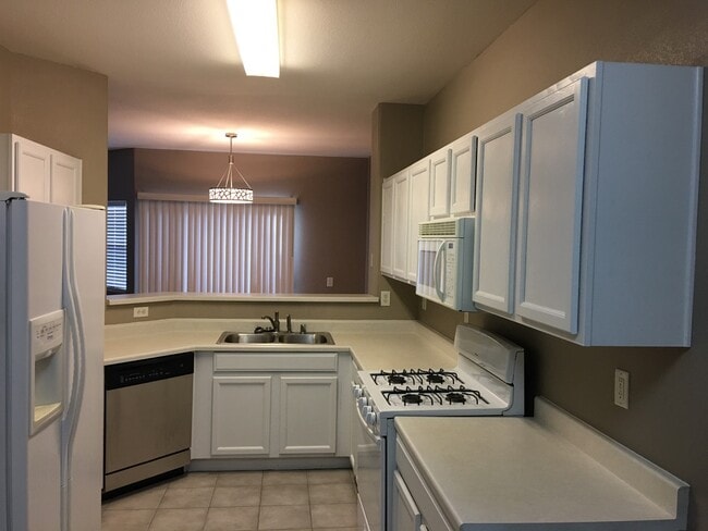 Building Photo - 2001 Quartz Cliff St