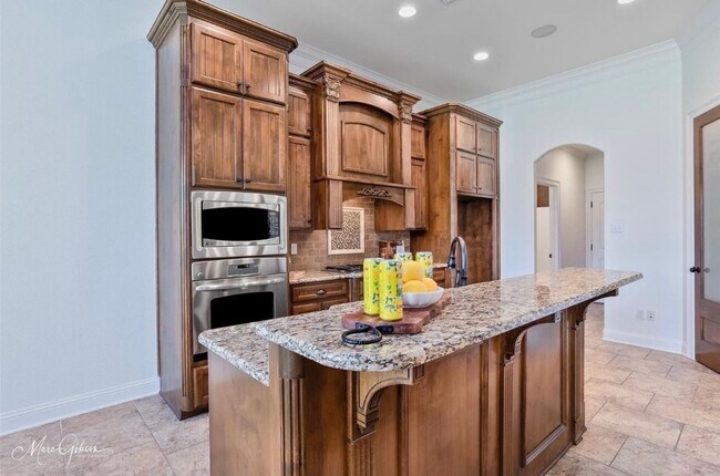Building Photo - Must See! Welcoming Home In Turtle Creek S...