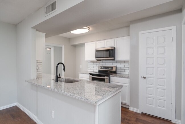 Building Photo - 5306 Lansingford Trail