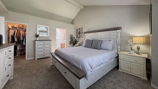 Building Photo - 1562 Campus Ave