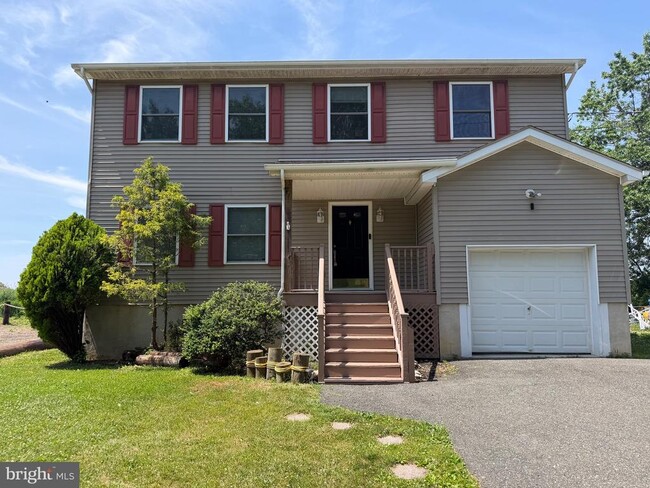 Building Photo - 132 Riverview Ave
