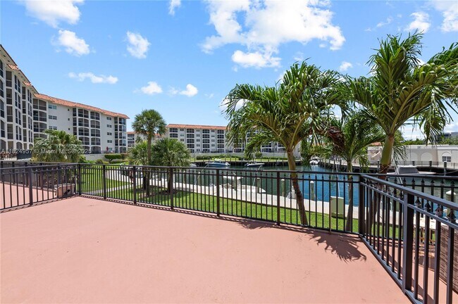 Building Photo - 2871 N Ocean Blvd