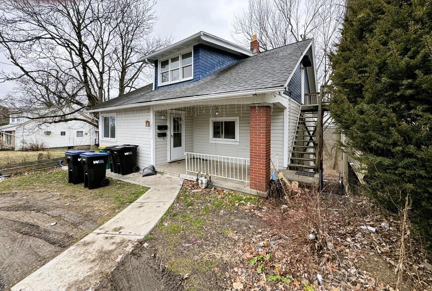 Building Photo - 909 Perry Hwy