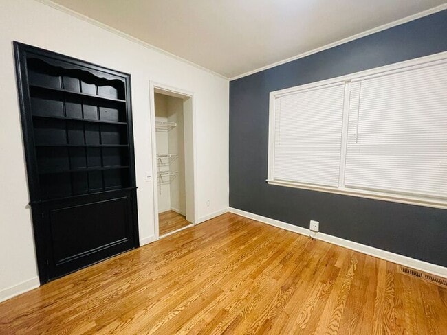 Building Photo - 2010 W 95th St