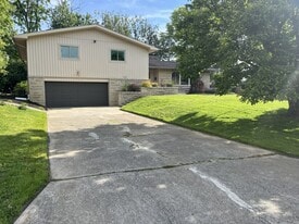 Building Photo - 2740 Sonata Dr