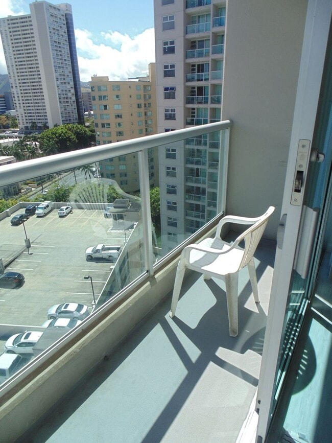 Building Photo - Newly renovated 1 bedroom, 1 bath, 1 parking in Makiki!