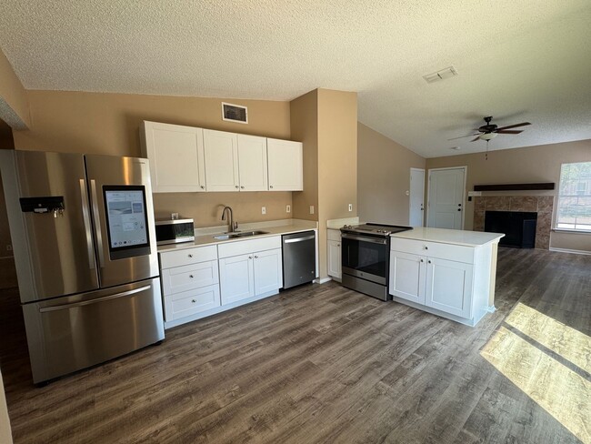 Primary Photo - MOVE IN READY 3/2 LOCATED INSIDE 1604/CULE...