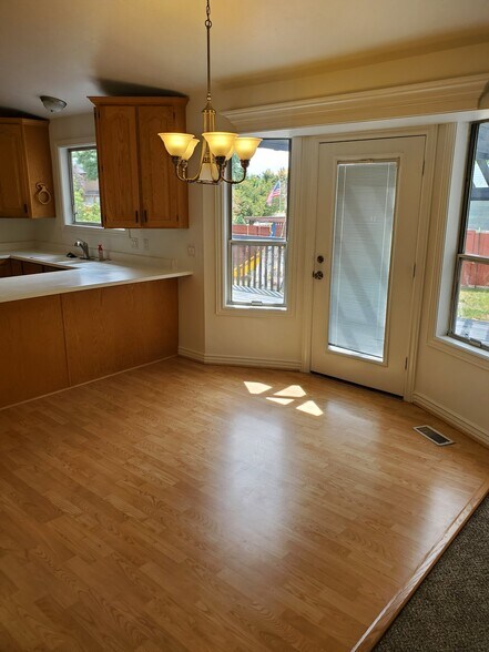 Building Photo - 4785 Dorilee Dr