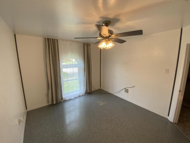 Building Photo - 1122 Rhonda Lee St