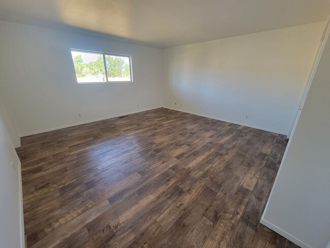 Building Photo - Spacious 3/2 Home Located in the Stanmar c...