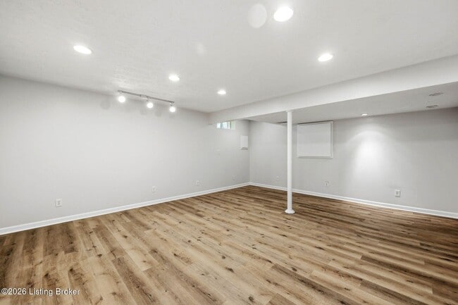 Building Photo - 4029 Orchard Lake Dr