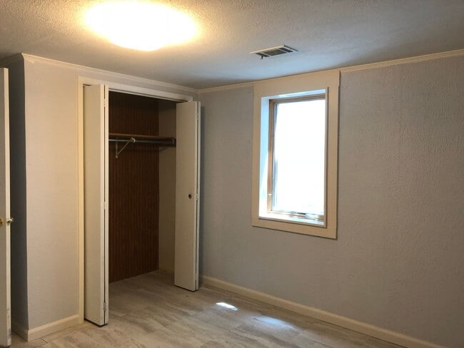 Building Photo - 3 Bed, 2 Bath Home with 2 Bonus Basement Rooms – Prime Location Near CSU | Available June 10th!