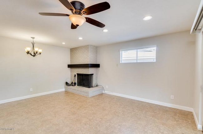 Building Photo - 110 W Del Rio Dr