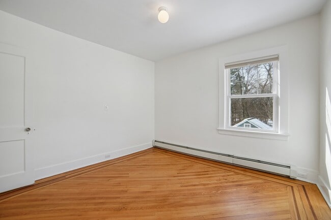 Building Photo - 42 Brookfield Rd