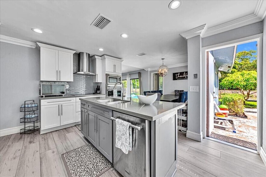 Building Photo - 5113 NW 65th Ave