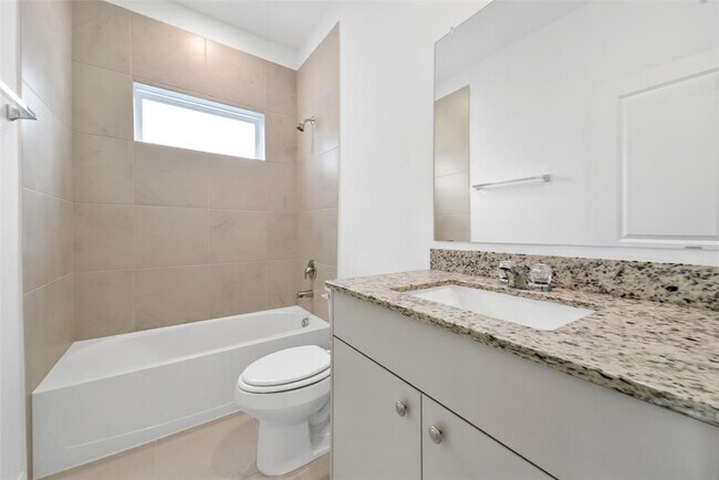 Building Photo - 13311 Campos Dr