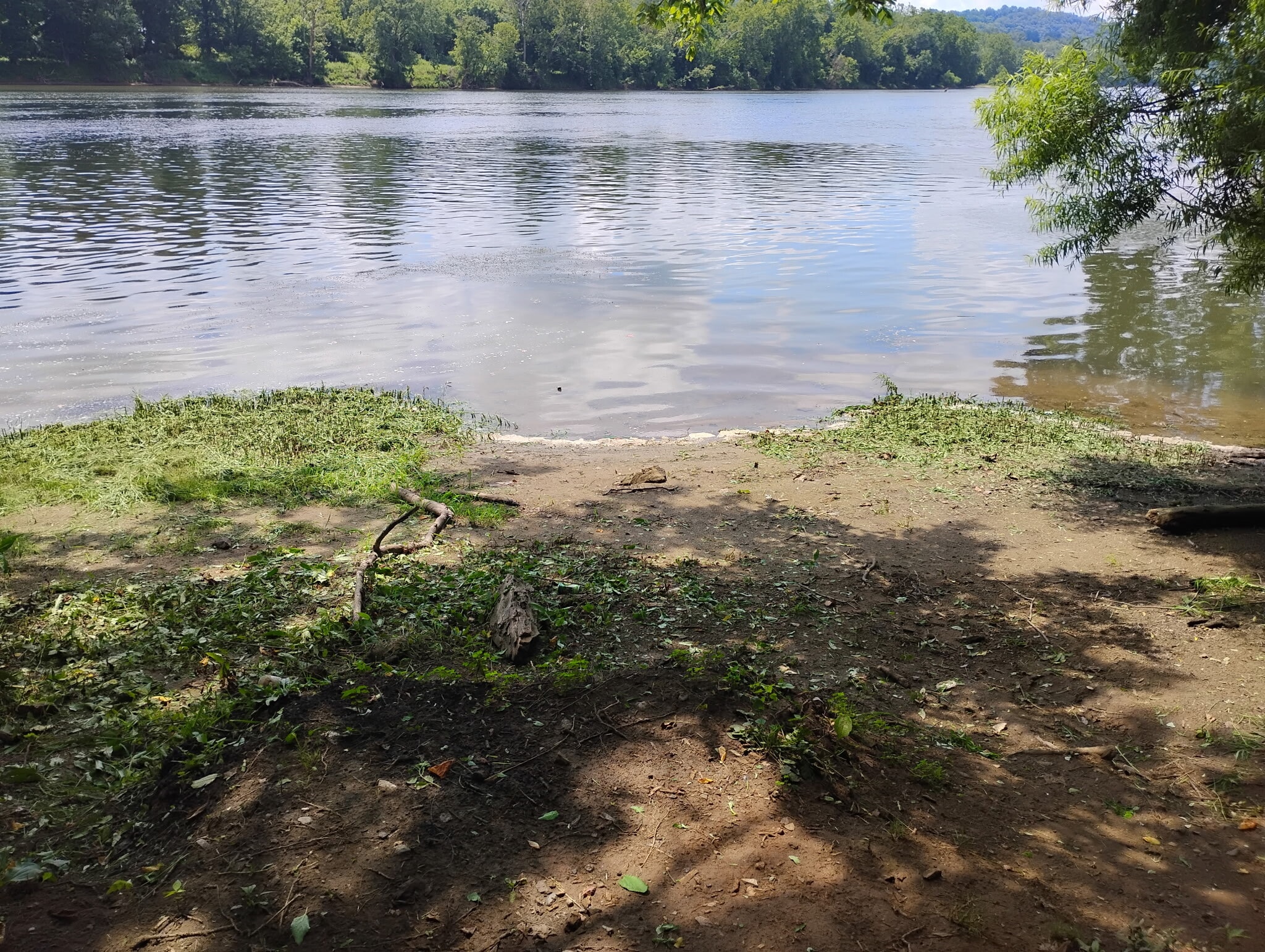 Walk to the New River to enjoy fishing or swimming in the swimming hole that's included in the rent - 5163 Whitethorne Rd