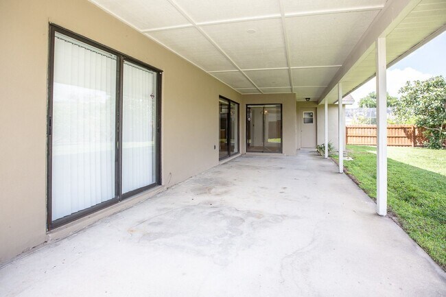 Building Photo - 4087 Waterview Loop