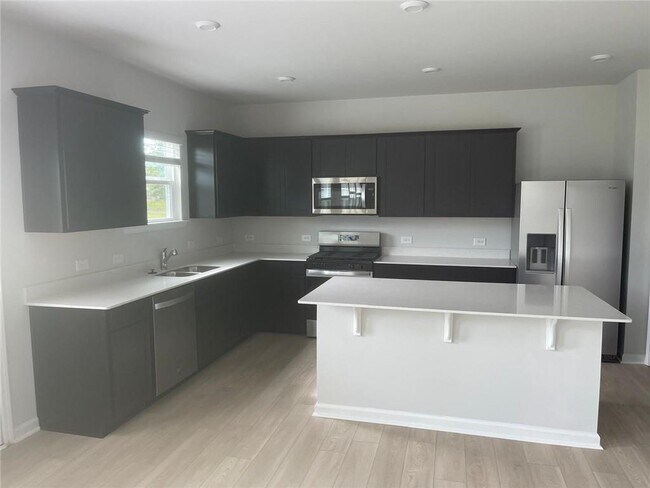 Building Photo - 31111 Morgan Hill Dr SE