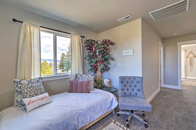 Building Photo - 900 Sunlight Dr